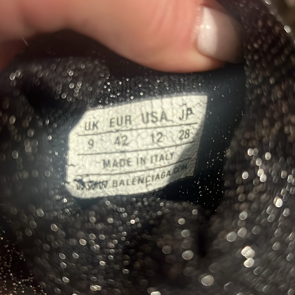 BALENCIAGA
Knit Metal Womens Speed Sneakers 12Black silver in box dust bag EUC - Picture 12 of 12